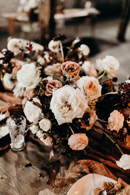 how to plan a minimalist fall elopement with modern rustic details