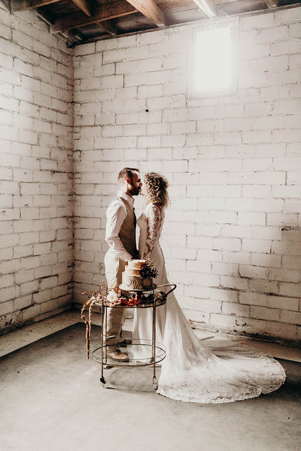 how to plan a minimalist fall elopement with modern rustic details