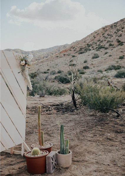 Folksy Joshua Tree wedding with the ultimate desert color palette