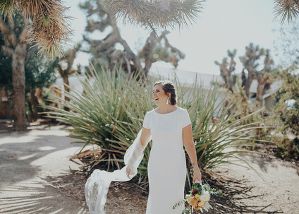 Folksy Joshua Tree wedding with the ultimate desert color palette