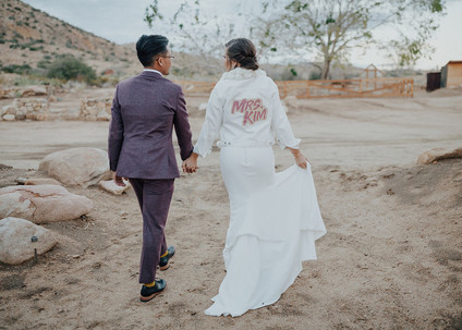 Folksy Joshua Tree wedding with the ultimate desert color palette