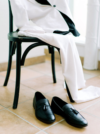 Black and white wedding ideas inspired by Greek Mythology