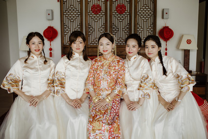 Tropical fall wedding in Thailand with rust and peachy accents