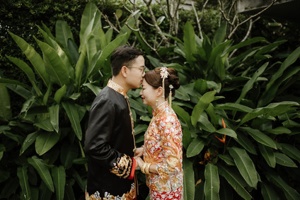 Tropical fall wedding in Thailand with rust and peachy accents