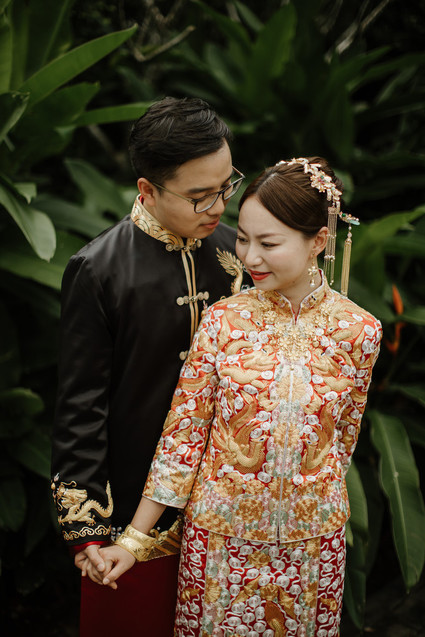 Tropical fall wedding in Thailand with rust and peachy accents