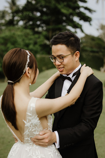 Tropical fall wedding in Thailand with rust and peachy accents