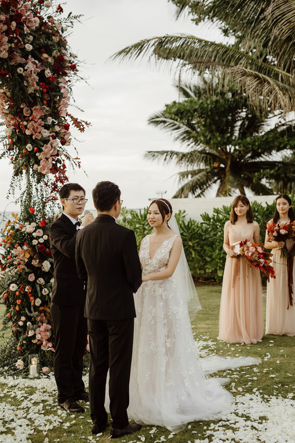 Tropical fall wedding in Thailand with rust and peachy accents