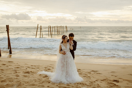 Tropical fall wedding in Thailand with rust and peachy accents