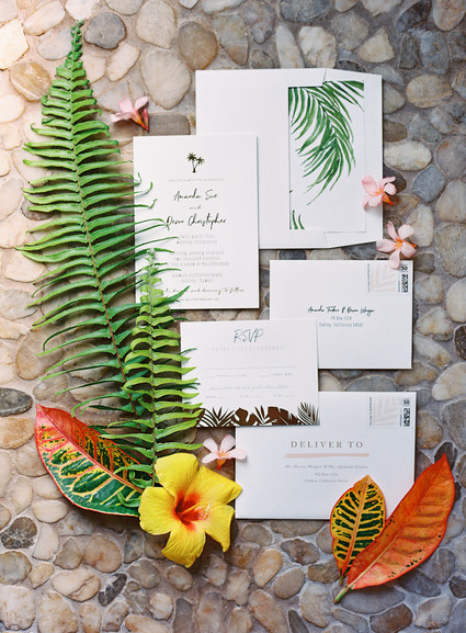 Romantic Hawaii wedding with an insanely cool dress, inspired by a Maui sunsetRomantic Hawaii wedding with an insanely cool dres Inspiration