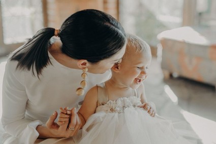 Minimal modern fall wedding at Hummingbird Nest Ranch with ALL dried flowers Inspiration