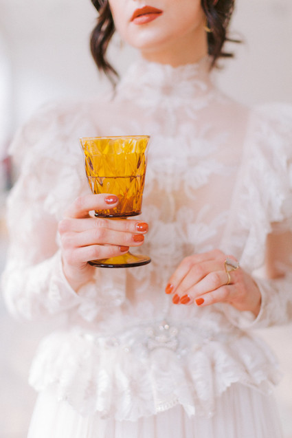 Delicate earth tone fall wedding ideas with dried flowers and lots of white