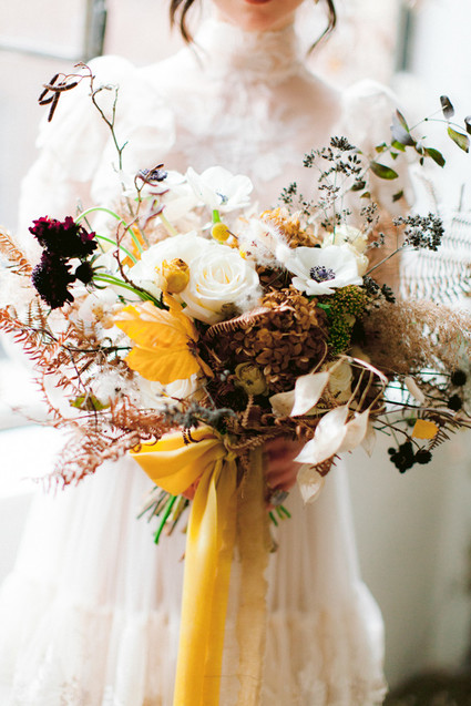 Delicate earth tone fall wedding ideas with dried flowers and lots of white