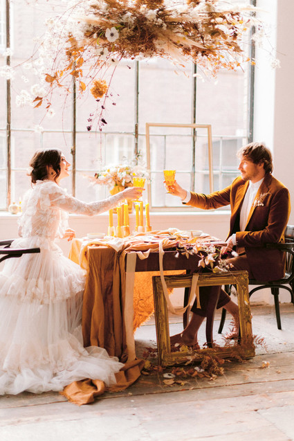Delicate earth tone fall wedding ideas with dried flowers and lots of white