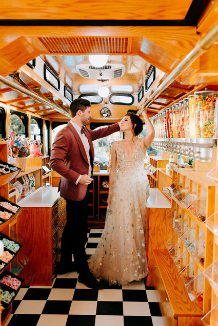 Trolly Car wedding portraits Inspiration