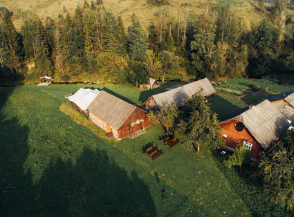 Rustic summer barn wedding