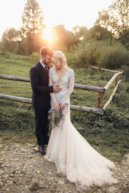 Rustic summer barn wedding