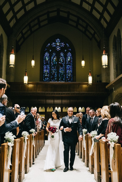 A wintery library wedding with the most magical reception / George Peabody Library