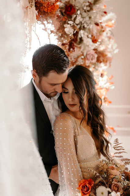 How to design a lush fall wedding at an indoor venue