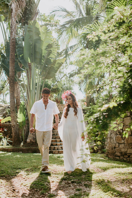 Tropical bridal headpiece with orchids