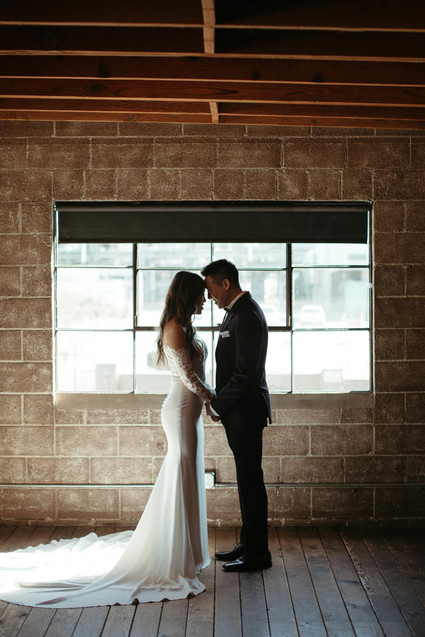 modern Smoky Hollows wedding