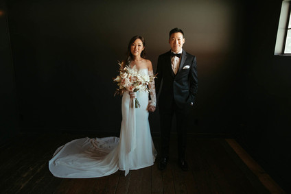 modern Smoky Hollows wedding