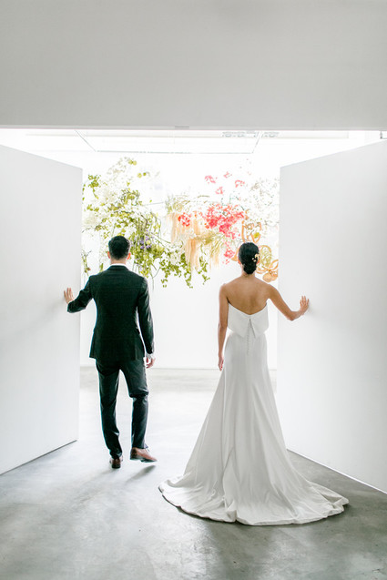 How to style a modern art gallery wedding