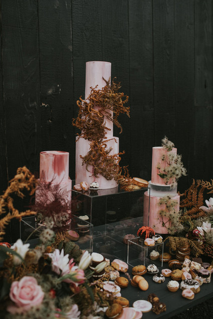 dried flower wedding cakes