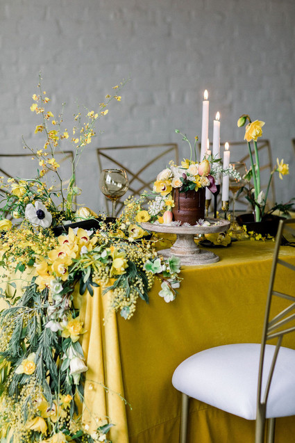 lush yellow table garland Inspiration