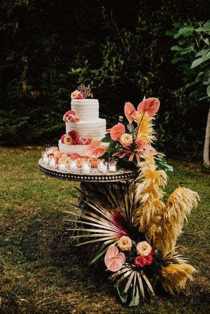 Tropical wedding cake table