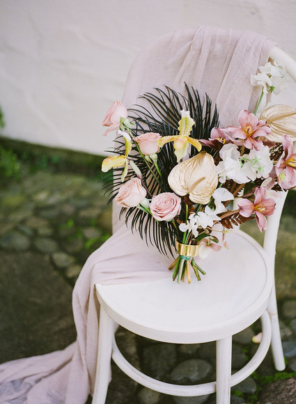 gold painted bridal bouquet Inspiration