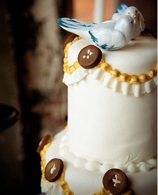 Bird cake topper detail