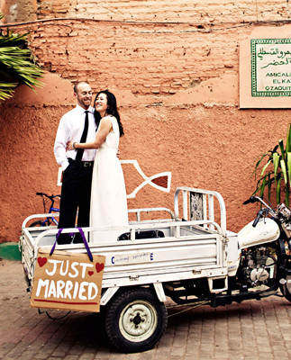 Just Married sign couple portrait