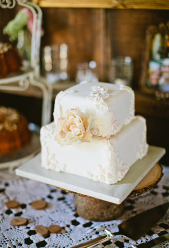 Elegant rose wedding cake