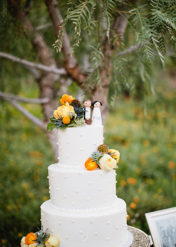 White Dot Rustic Wedding Cake