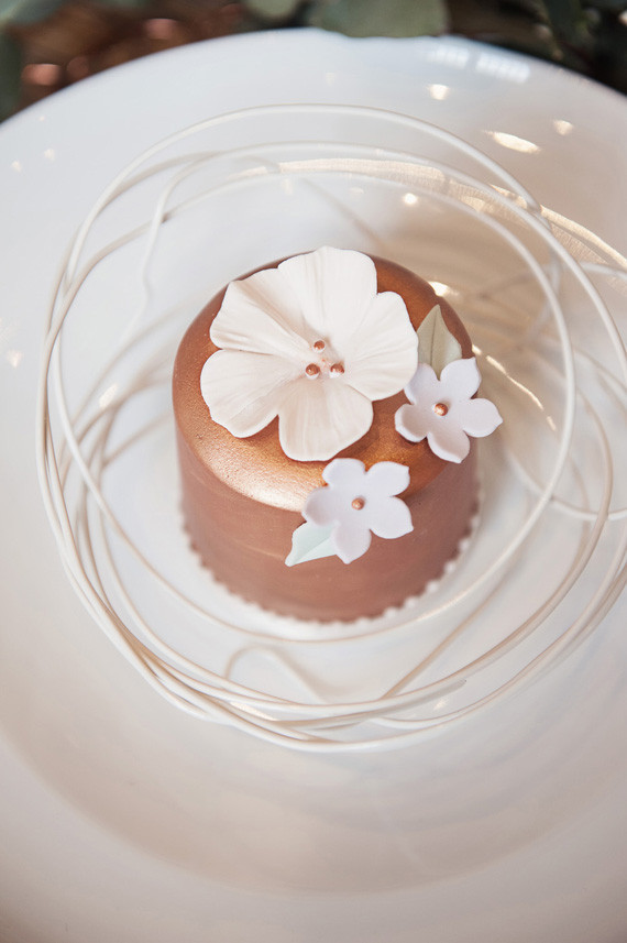 Mini golden cake