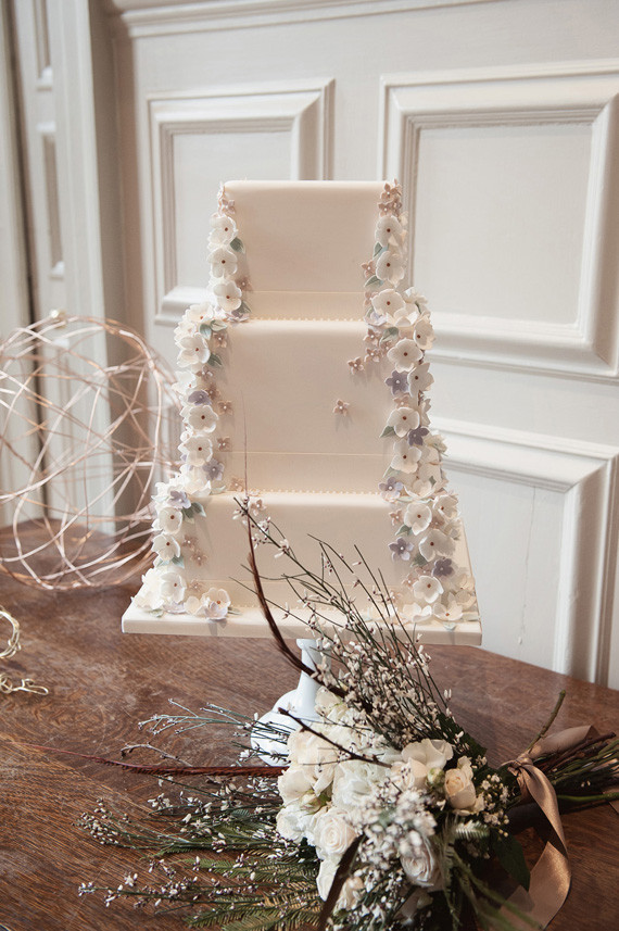 White and flower cake