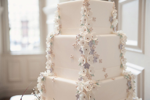 White and flower cake Inspiration