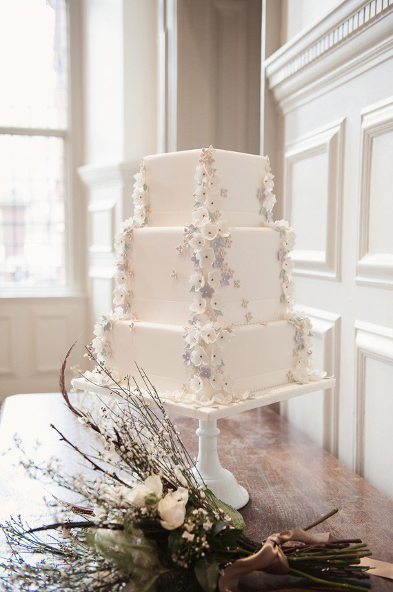 White and flower cake