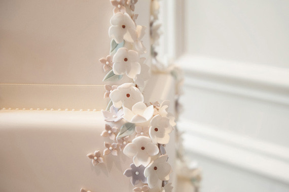 White and flower cake