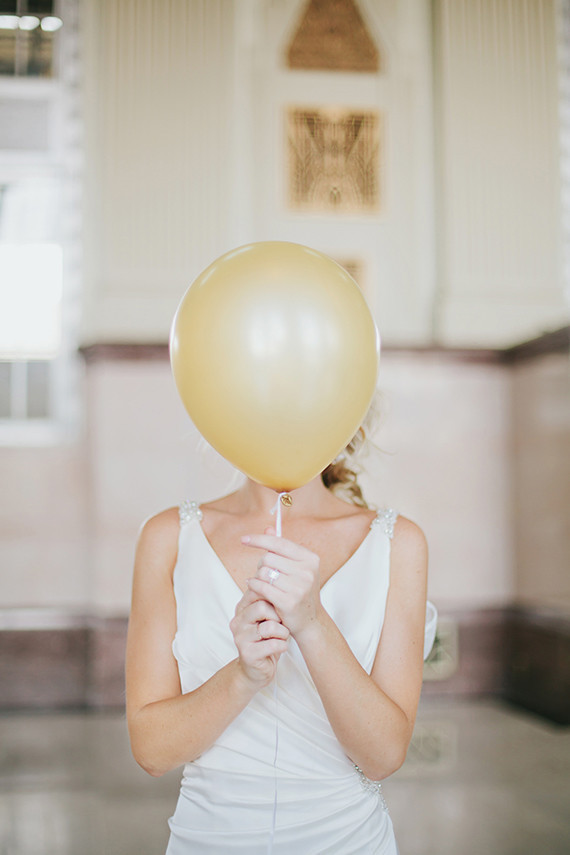 Art Deco bride with balloon