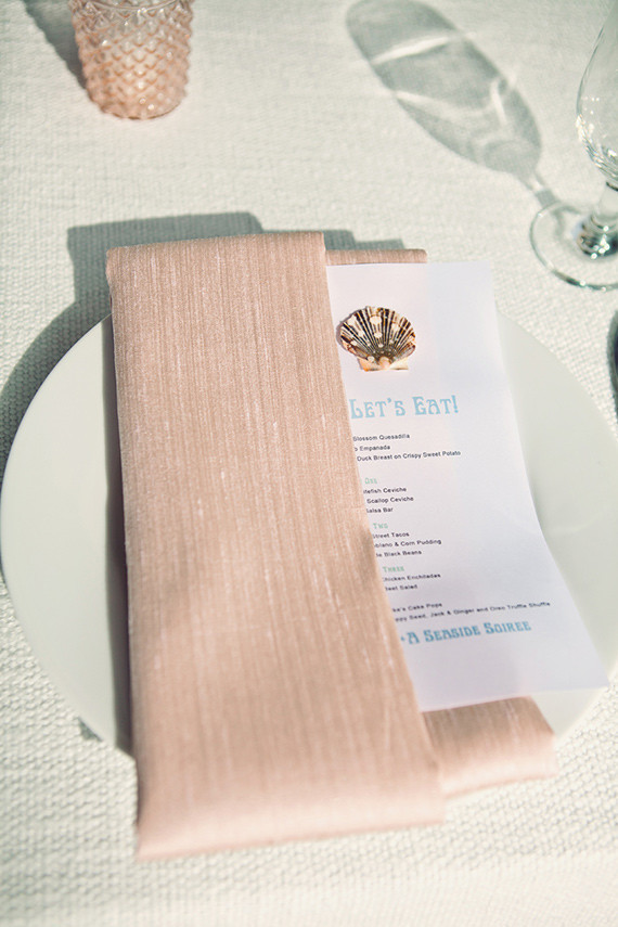 Light pink napkin with seashell decor