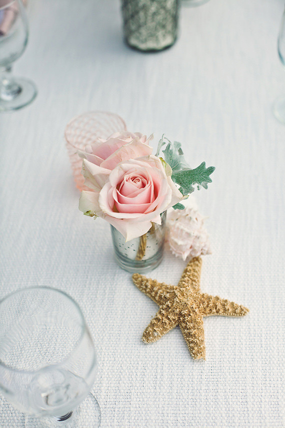 Starfish and rose decor