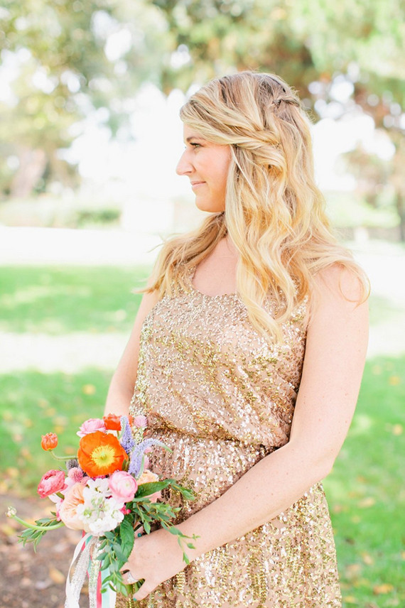 Bridesmaid with bouquets and gold dresses
