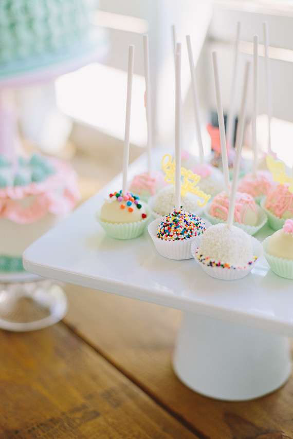 Pastel cake pops