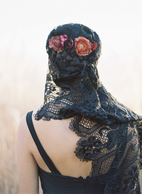 Black lace veil