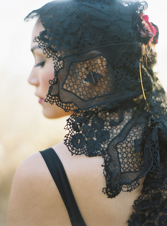 Black lace veil