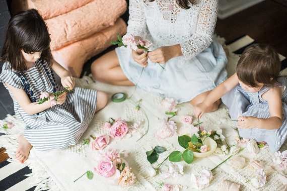 Mother daughter tea party by Bows and Arrows Flowers and NBarrett Photography | 100 Layer Cakelet Inspiration
