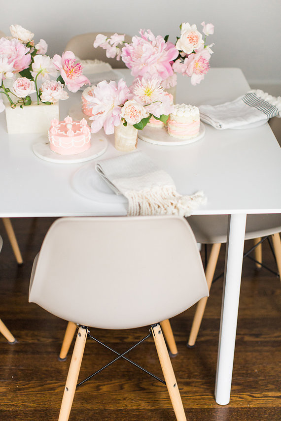 Mother daughter tea party by Bows and Arrows Flowers and NBarrett Photography | 100 Layer Cakelet Inspiration