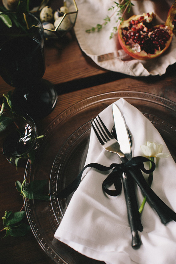 Dramatic dutch wedding place setting