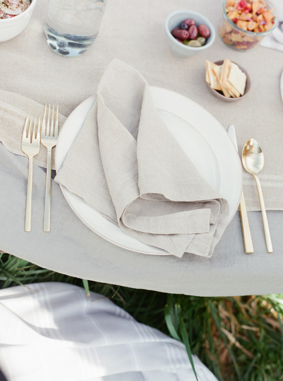 Outdoor spring picnic inspiration